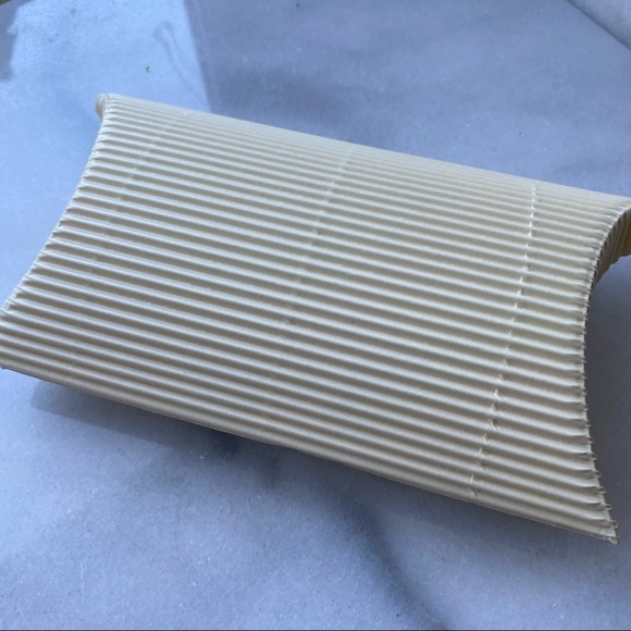 50 Creamy Ivory Textured Pillow Favor Box - Picture 9 of 10